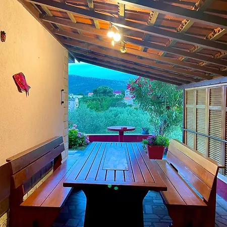 Ema Villa Tugare