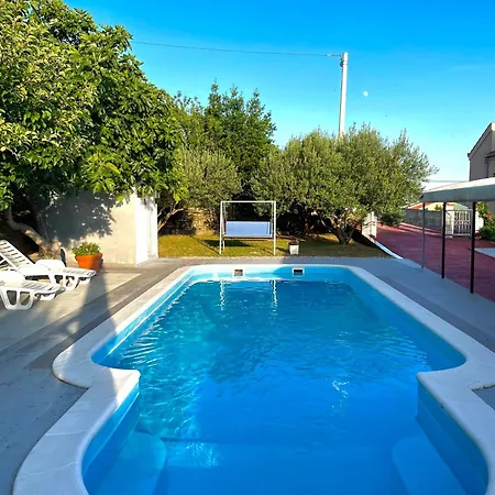 Ema Villa *