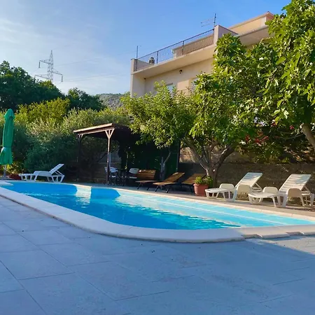 Ema Villa Tugare